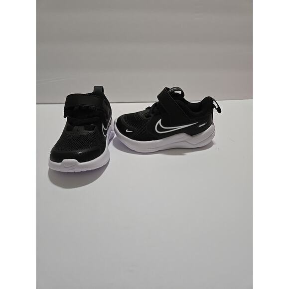 Nike Cosmic Runner TD (toddler ) HM4401 black and white sneaker NIB sz 3C - Picture 4 of 13